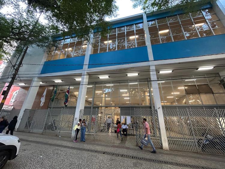 Julgamento de homem acusado de matar o enteado e tentar matar a companheira acontece em Juiz de Fora
