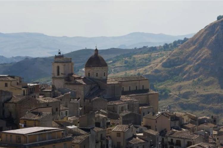 TARI 2026 a Petralia Sottana: tariffe più basse per cittadini e imprese.   Nel 2026 le bollette dei rifiuti saranno più...