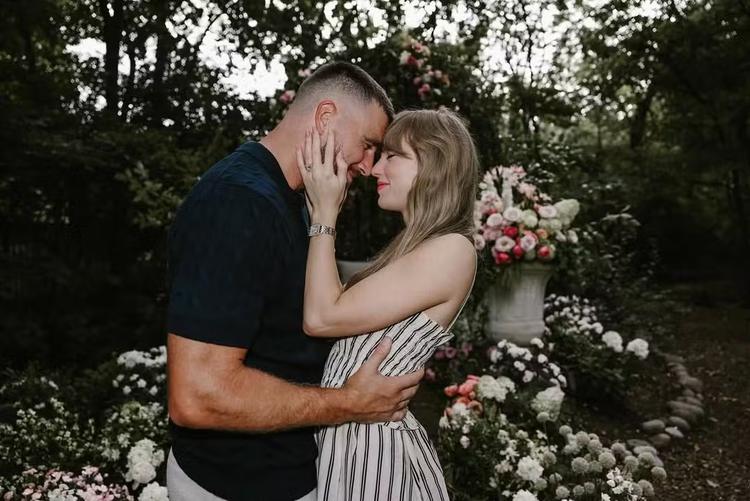 Taylor Swift e Travis Kelce: o que se sabe sobre casamento de cantora e atleta