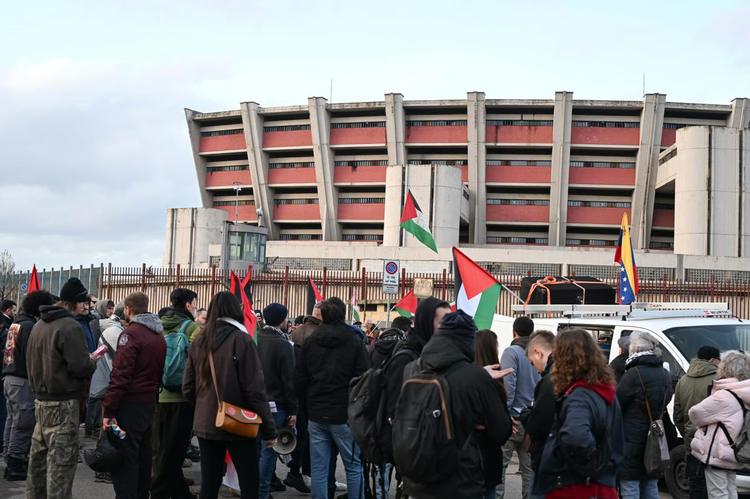 Fondi ad Hamas: presidio pro Palestina fuori dal carcere di Sollicciano