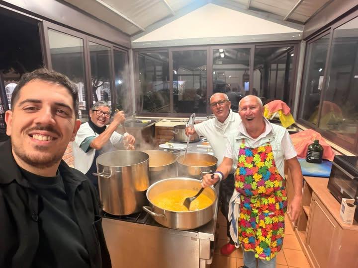UNA SERATA SPECIALE, RICCA DI EMOZIONI, SORRISI E CONDIVISIONE! ❤️ Ci sono momenti che ci ricordano il significato più a...