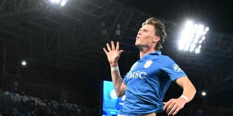 Che show al "Maradona"!: sei gol e un punto a testa per Napoli e Roma