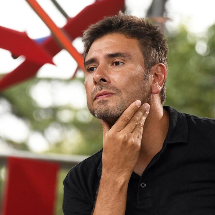 Di Battista operato a Cuba. "Non vede l'ora di riprendere le sue battaglie"