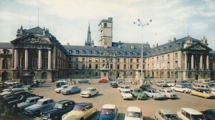 Dijon à travers le temps – La place de la Libération