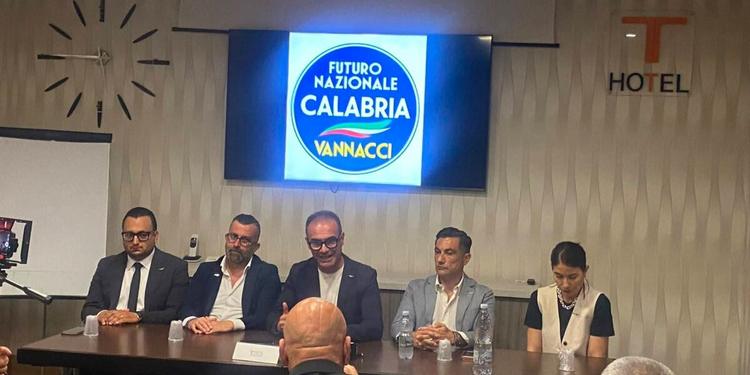Fronda calabrese in Futuro Nazionale: i dissidenti contro Furgiuele leader