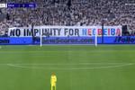 Los cinco cánticos del Bernabéu y una pancarta en inglés