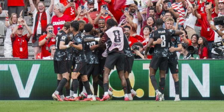 Canada incontenibile: tripletta di David e Qatar annichilito, è 6-0