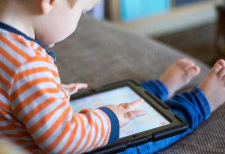 Le COSE, le Collectif Surexposition aux Ecrans, s'inquiète de l’usage des écrans par les enfants de 0 à 6 ans. 