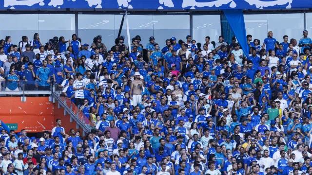 Cruzeiro vence o Grêmio e empurra o Corinthians para a zona de rebaixamento