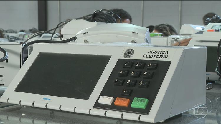Quase 1 milhão de brasileiros que moram fora do país vão poder votar nestas eleições