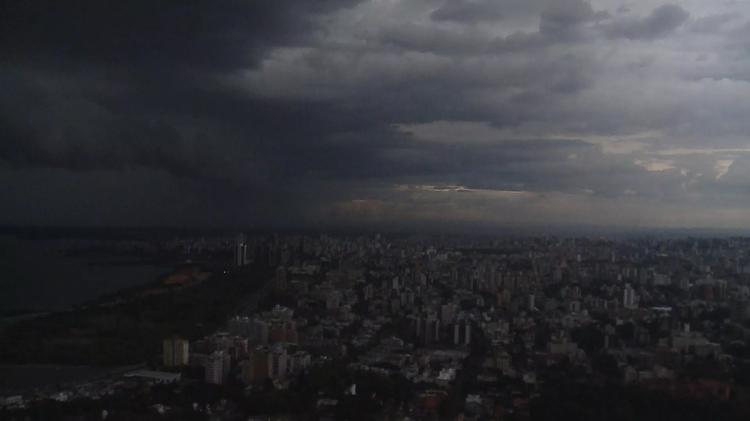 Frente fria ligada a ciclone mantém chuva forte e traz chance de neve ao Sul; temperaturas vão despencar no Sudeste