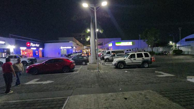 Se resiste a un asalto saliendo del banco en Plaza Novum y lo matan a balazos