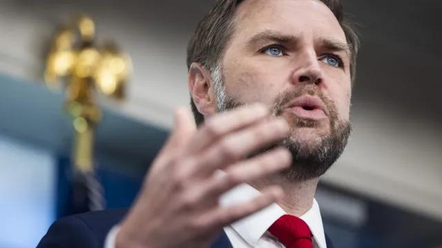 JD Vance chega à Suíça para início das negociações de paz no Irã