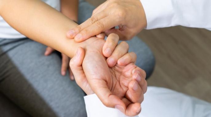 طبيب قلب يحذر من مخاطر ظاهرة خفض النبض
