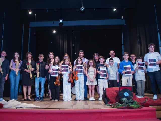 Condividiamo con voi qualche scatto della  splendida serata dedicata alle classi di strumento della Nabru School, Pianof...