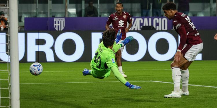Il Torino sbanca il "Tardini": tris ad un Parma annebbiato