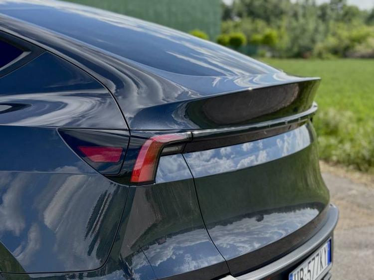 Tesla Model Y Standard: guarda tutte le foto 5