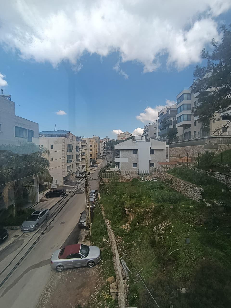 For Sale: Apartment in Ain Saade