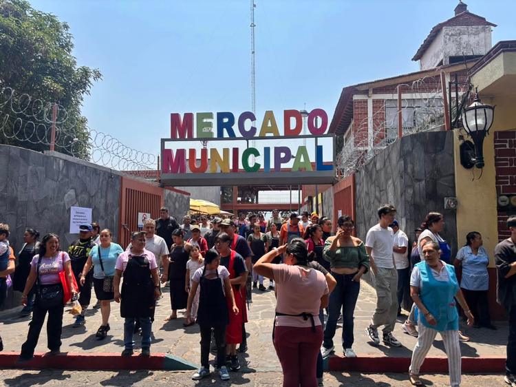 Comerciantes de Tepoztlán reciben locales bajo estrictas reglas de concesión