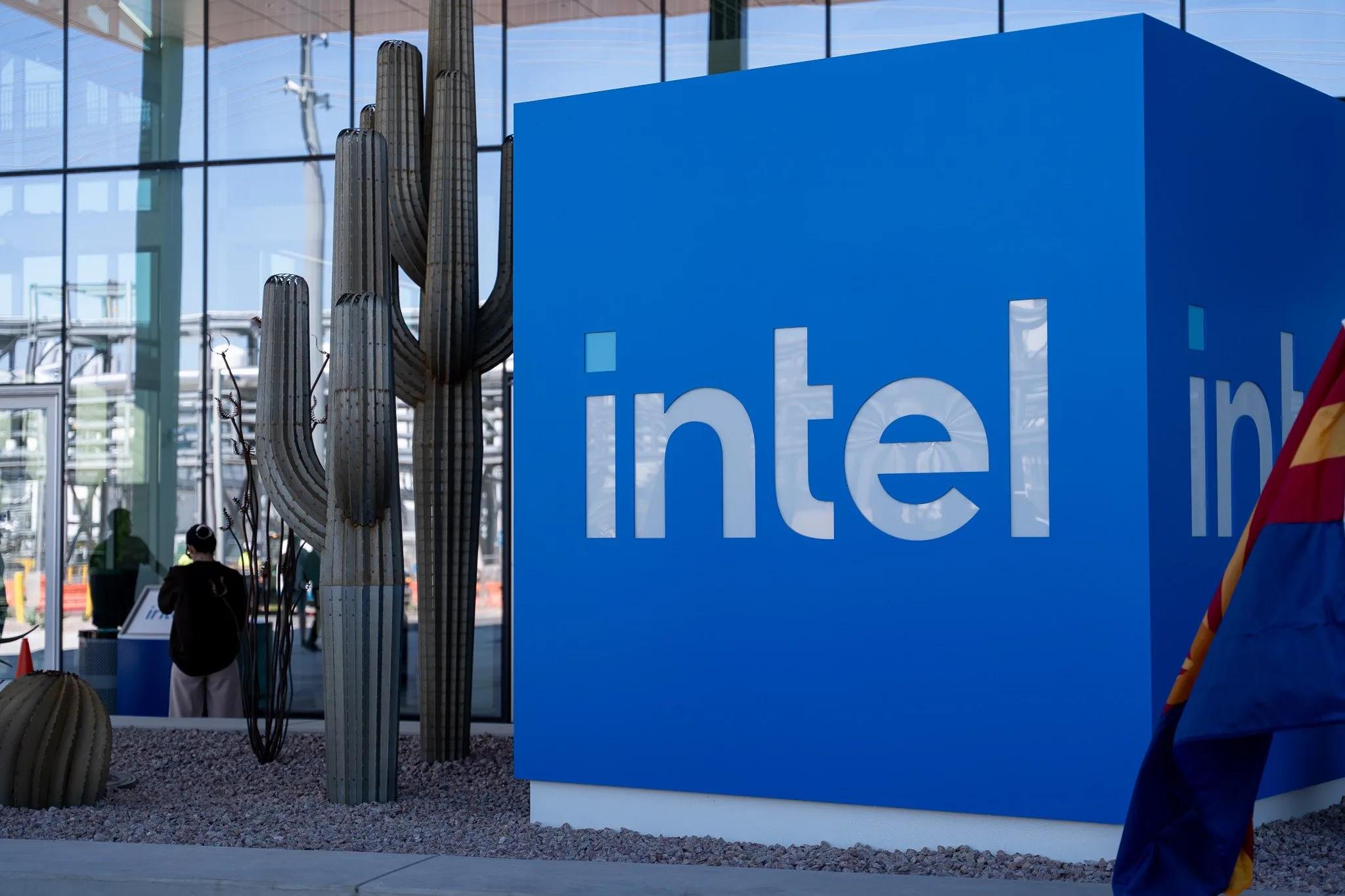Apple pourrait confier une partie de ses puces à Intel : un accord stratégique annoncé par Donald Trump