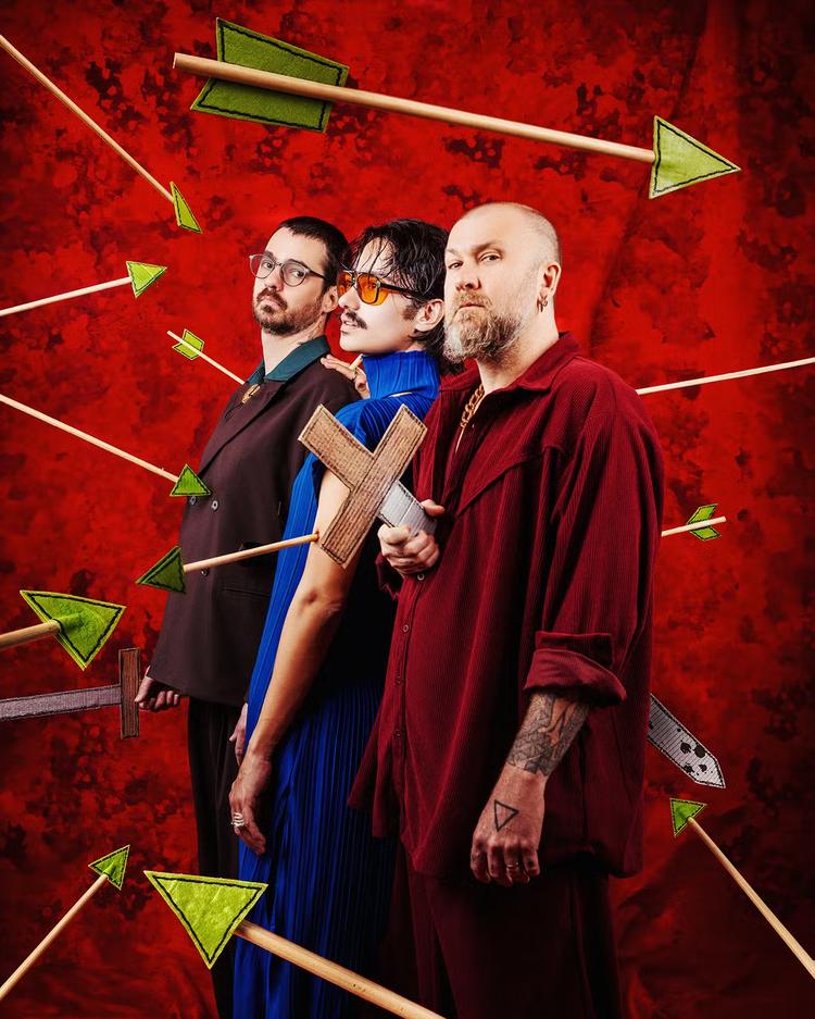Após hiato, Jaloo e Strobo se reúnem e apresentam álbum do trio Os Amantes entre o brega paraense e o indie rock
