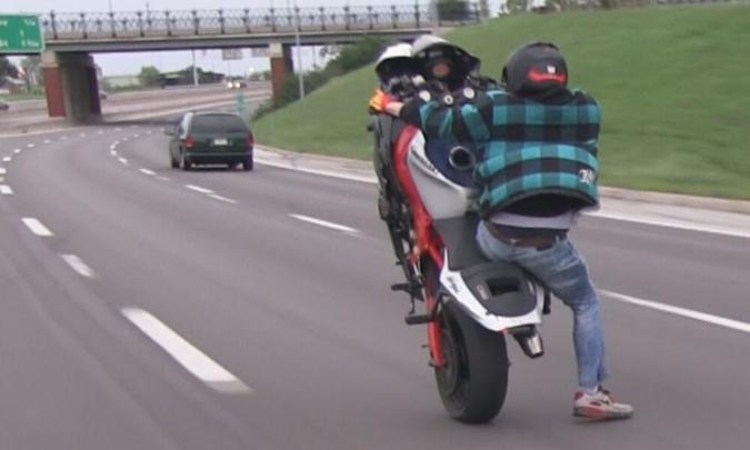 حملة ضد السياقة الاستعراضية بالعطاوية تفضح عصابة لسرقة الدراجات النارية بمراكش