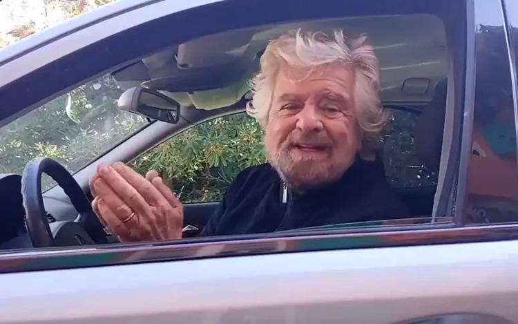Beppe Grillo pensa a una sua lista per le prossime politiche? Intanto ironizza: "Movimento Zero Stelle"