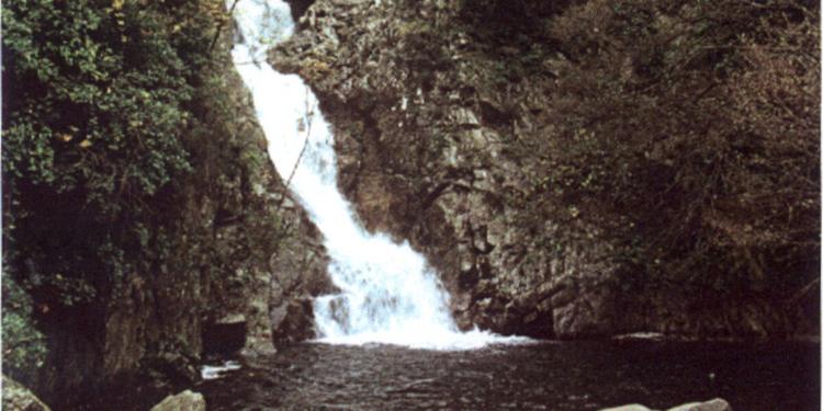 Bivongi, turista palermitano si tuffa nelle cascate e muore