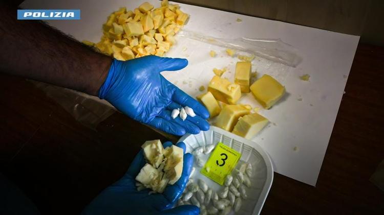 Matera: droga nel cibo, la Polizia arresta una 68enne