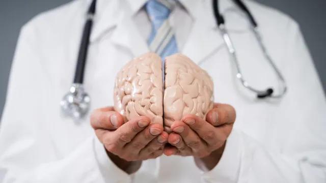 Neurologistas alertam para hábito que envelhece o cérebro mais depressa