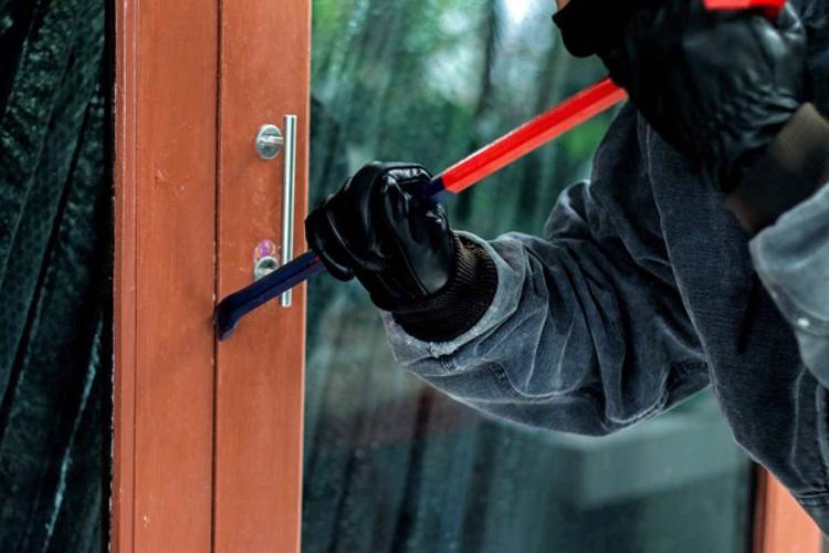 Rueglio ladri in azione