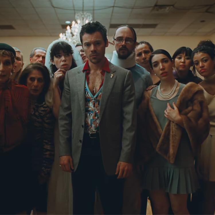 Harry Styles lanza el videoclip de 'Coming Up Roses' con una apuesta visual íntima