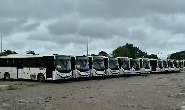 Empresa de ônibus em Macapá encerra paralisação após pagamento, diz prefeito interino