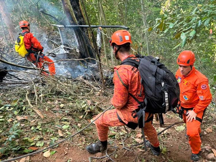 Passeio de colombianas em helicóptero que caiu foi com portas abertas, duraria 20 minutos e custou R$ 2.550