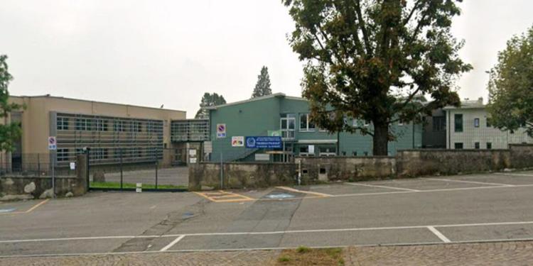 Investito dal bus al primo giorno di scuola, 18enne gravissimo in provincia di Lecco