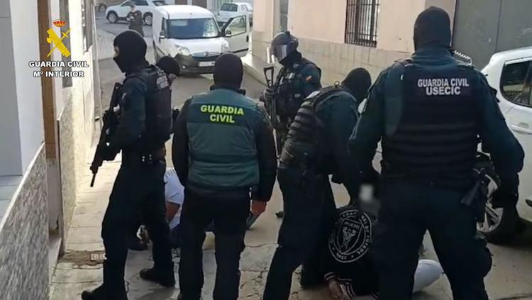 Narcos tirotean a la Guardia Civil en Punta Umbría dejando a los agentes indefensos
