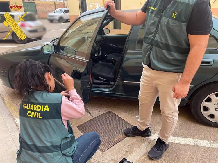 Detenido un menor de edad en El Ejido acusado de robar vehículos y 57 pagos en gasolineras con tarjetas robadas