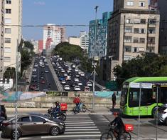 São Paulo recebeu mais de 370 pedidos para rever tempo de semáforos em 2026