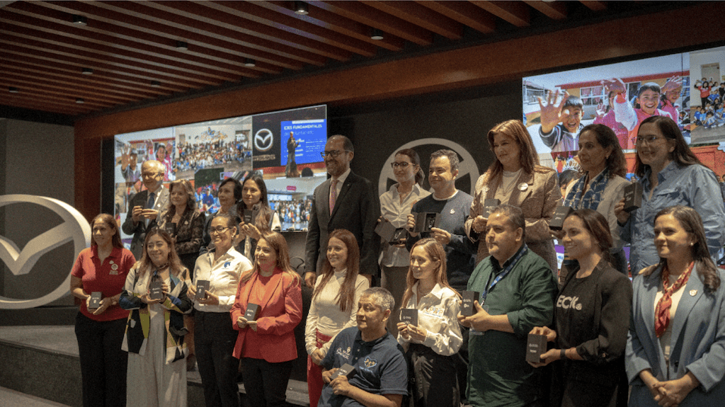 Mazda presta flotilla para impulsar fundaciones de la niñez