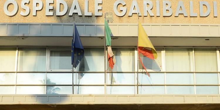 Picchia violentemente la moglie durante una lite: la donna è gravissima, lui in carcere. Il tentato femminicidio a Misterbianco