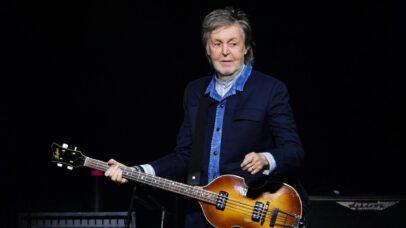 Paul McCartney revisita o passado com esplendor em uma nova obra-prima solo