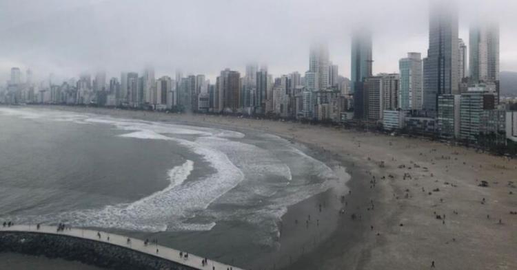 Frente fria muda o tempo e traz chuva e baixas temperaturas para Balneário Camboriú e região&nbsp;