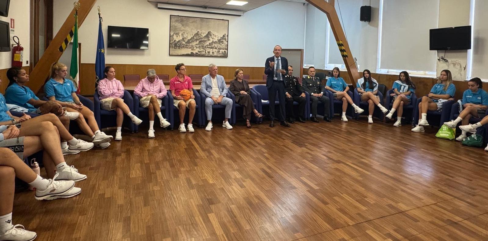 Battipaglia, basket femminile in campo contro la violenza: la Pb63 con il 1522 a Campobasso