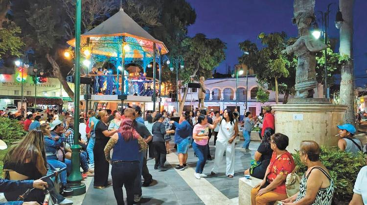 El zócalo de Yautepec se llena de música y baile con los "Domingos Familiares"