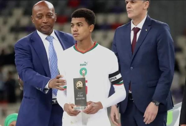 صراع أوروبي على آيت بودلال ونادي رين الفرنسي يتمسك بنجمه المغربي