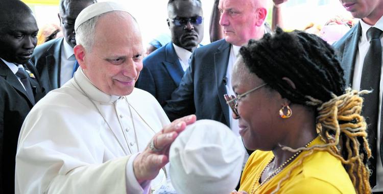 "Il mondo è crudele". Trump attacca ancora. Leone insiste sulla pace. I donatori Usa con lui