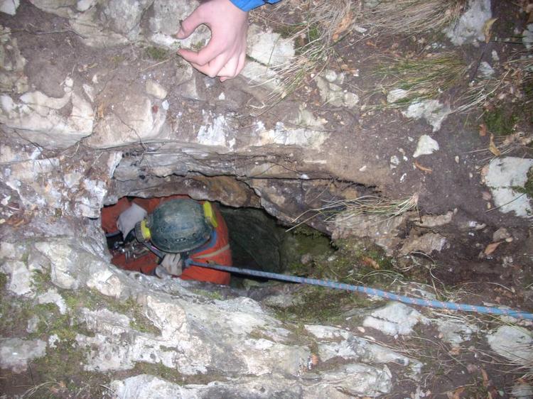 Il dramma dello speleologo in trappola 120 metri sotto terra