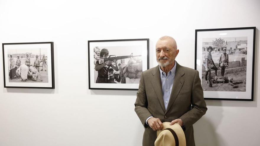 Arturo Pérez-Reverte: "Las guerras puede ser divertidas, son tan surrealistas que hay momentos en los que te ríes"