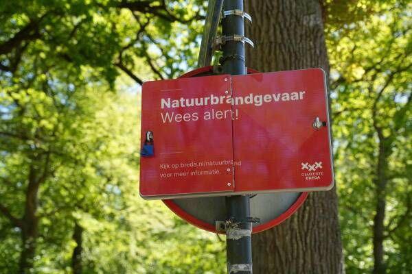 Nieuwe waarschuwingsborden bij Mastbos attenderen bezoekers op verhoogd natuurbrandgevaar
