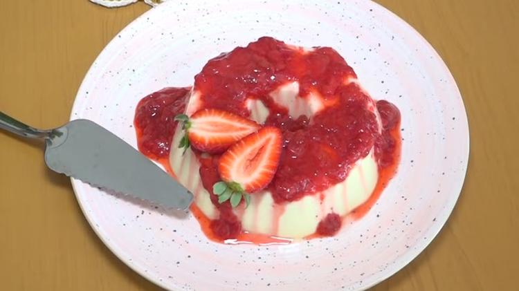 Pudim de leite com geleia de morango: aprenda deliciosa receita destaque no Clube Rural